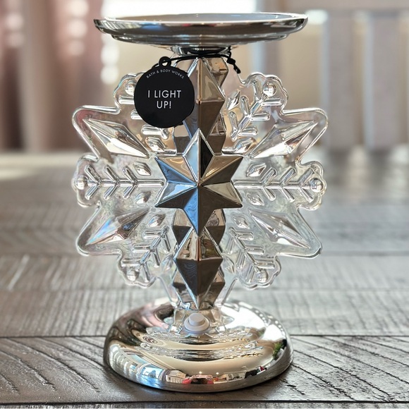 Bath & Body Works Light Up Snowflake 3-wick Pedestal Candle Holder 2025 - Picture 1 of 7